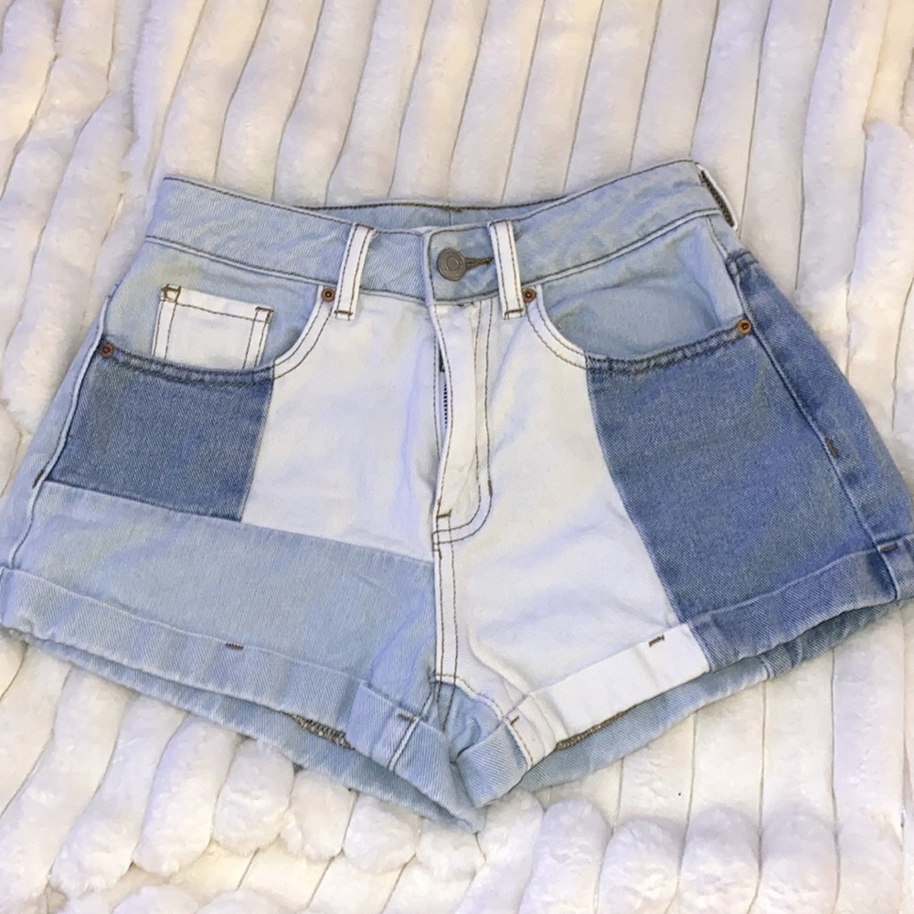 Pacsun Jean shorts. Denim. Size 23 mom shorts.